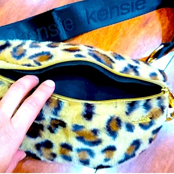 Leopard Faux Fur Belt Bag Crossbody w/Small Detachable Change Purse, NWT - Picture 5 of 10